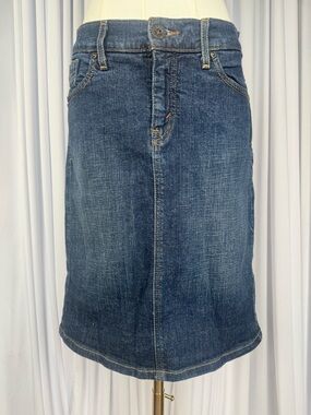 Levi's Perfectly Slimming Denim Midi Skirt Women’s Size 8